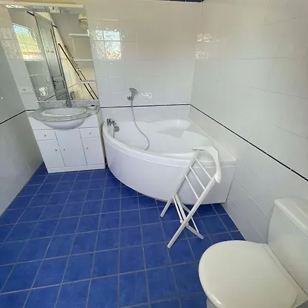 La Vigne, Avec Piscine & Jacuzzi-15 Pers بيت للعطل *